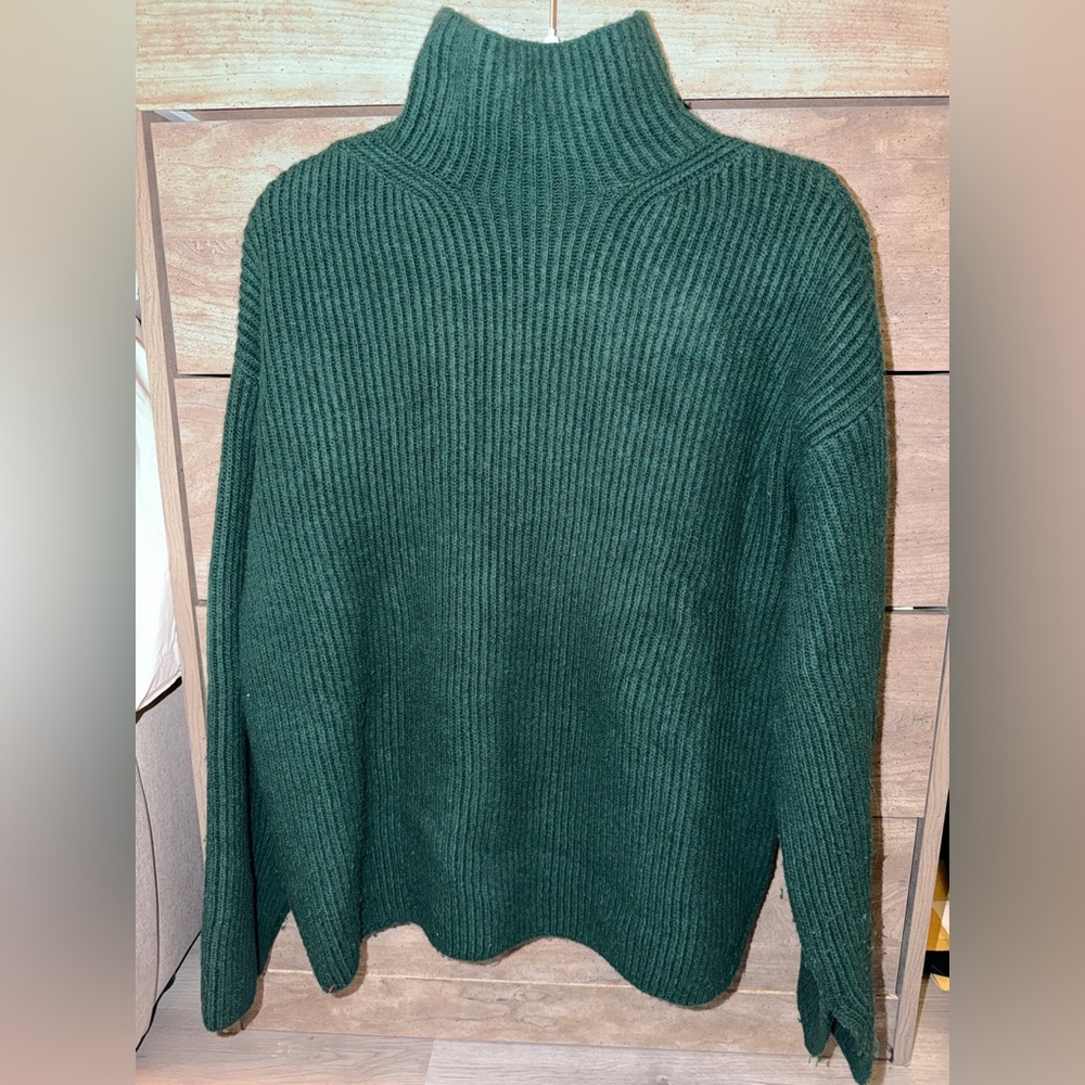 H&M Green Sweater Size M